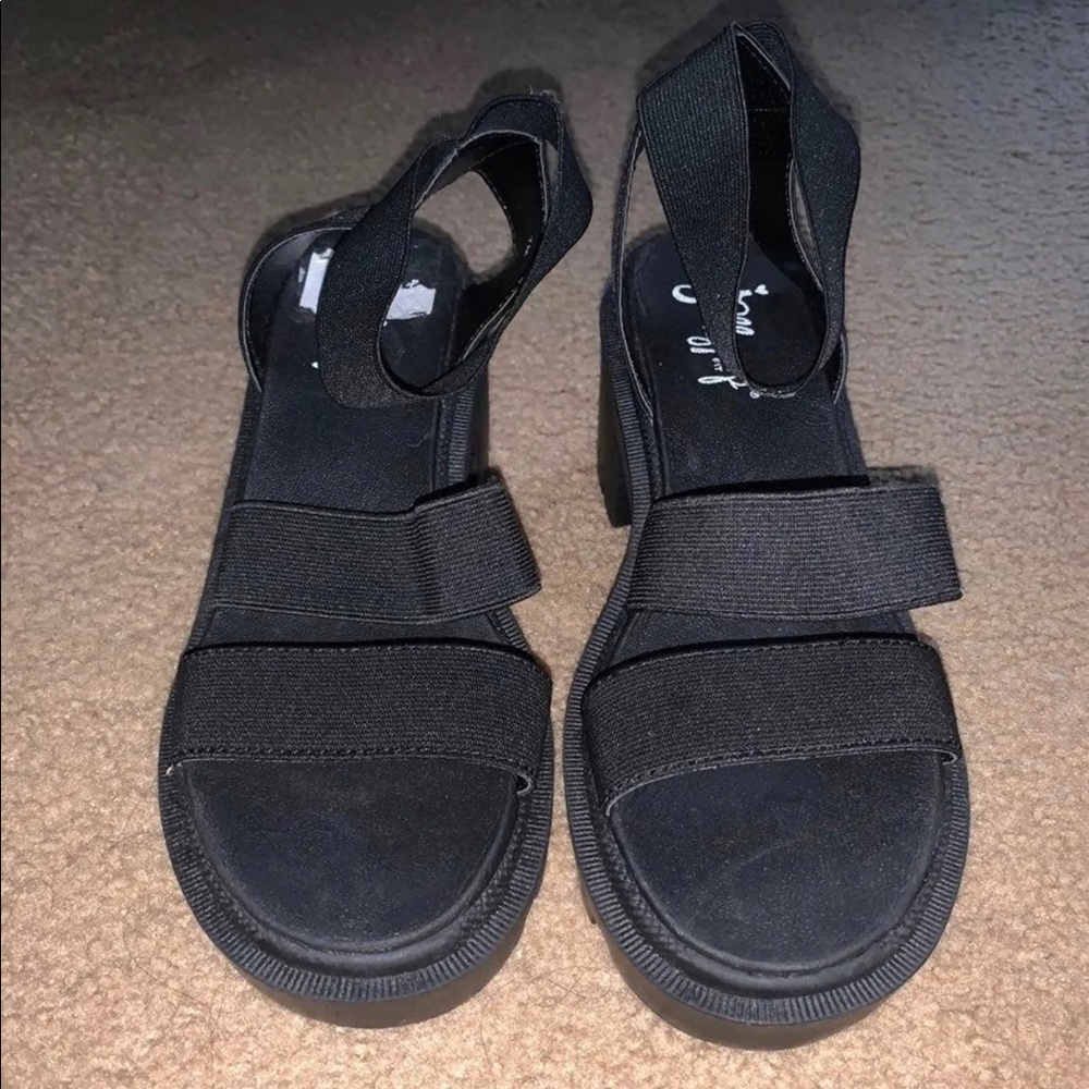 Sandals - Picture 2 of 4